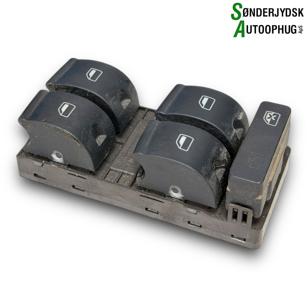 Audi A4 Kontakt Rudehejs Med OEM Nr. 8E0959851D5PR Fra Audi Ophugger