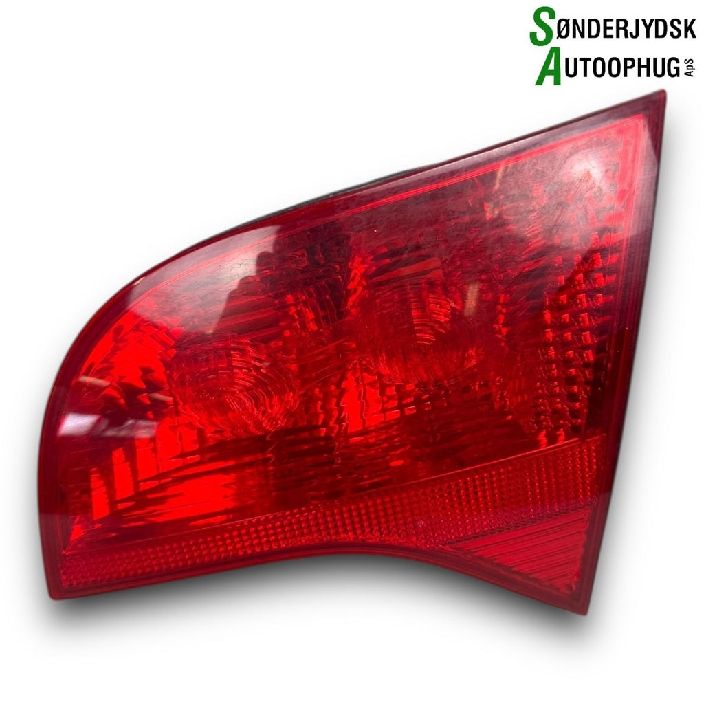 Audi A4 Baglygte Med OEM Nr. 8E9945094A Fra Audi Ophugger