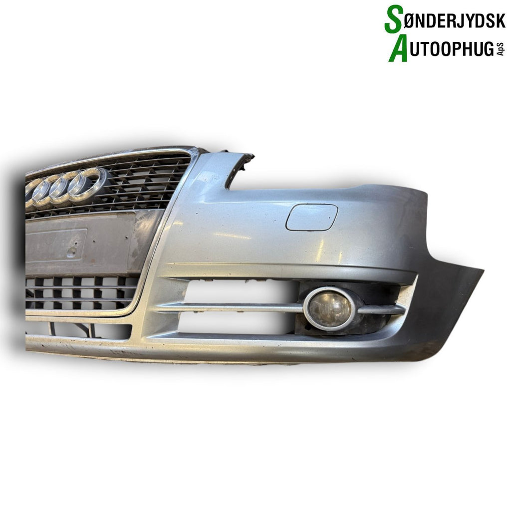 Audi A4 Forkofanger Med OEM Nr. 8E0807105A Fra Audi Ophugger