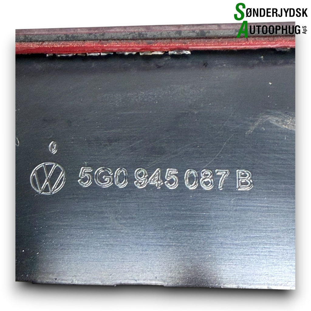 VW Golf 7 Au Bremselys Med OEM Nr. 5K0945087D Fra VW Ophugger