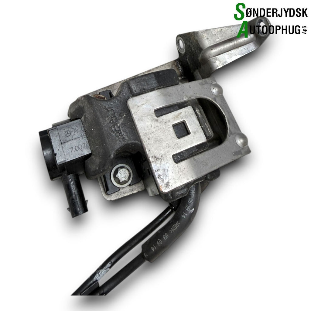 Mercedes-Benz Mercedes C W205 Vacuum Ventil Med OEM Nr. 0001531800 Fra Mercedes-Benz Ophugger
