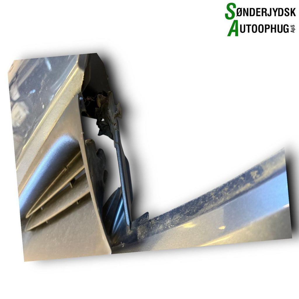 Renault Clio 3 Forkofanger Med OEM Nr. 620223641R Fra Renault Ophugger