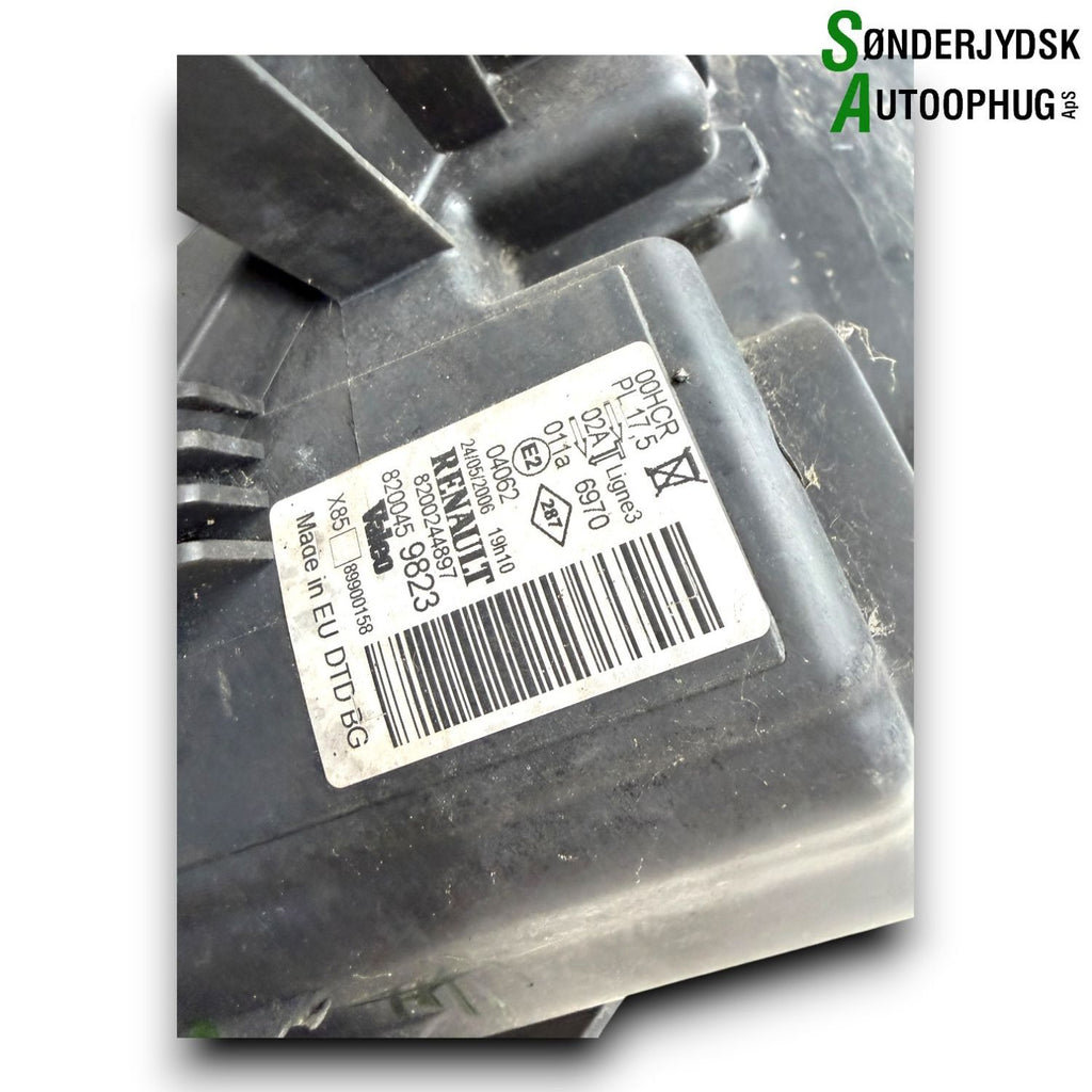Renault Clio 3 Forlygte Med OEM Nr. 8200244897 Fra Renault Ophugger