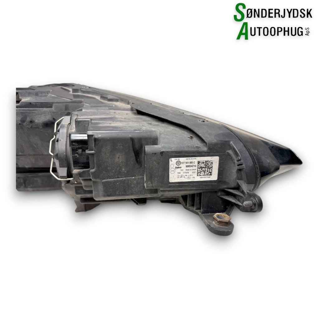 VW Golf Sportsvan Forlygte Med OEM Nr. 517941005C Fra VW Ophugger
