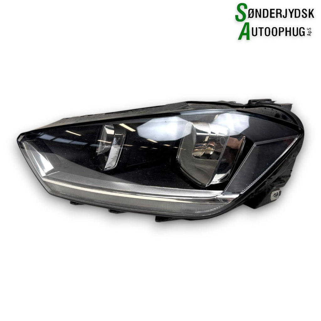 VW Golf Sportsvan Forlygte Med OEM Nr. 517941005C Fra VW Ophugger
