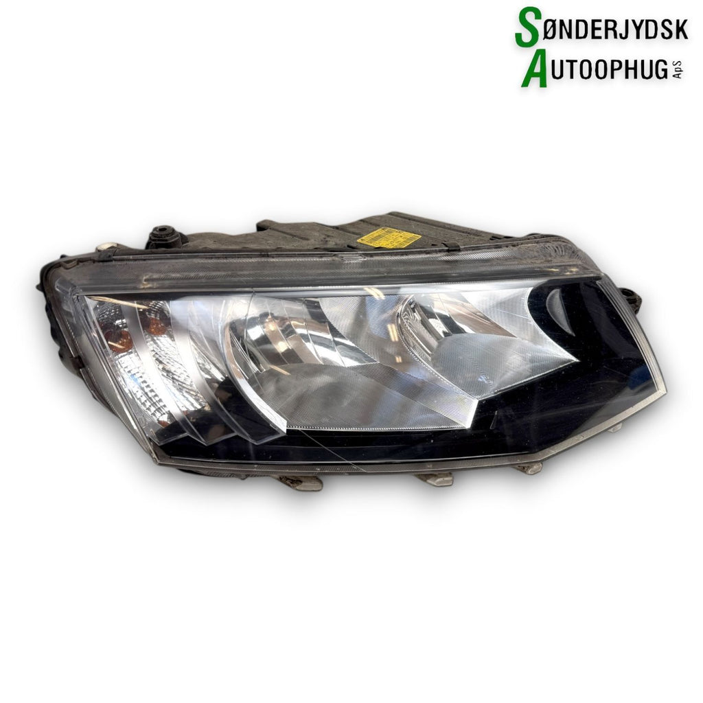 Skoda Octavia Forlygte Med OEM Nr. 5E1941016 Fra Skoda Ophugger