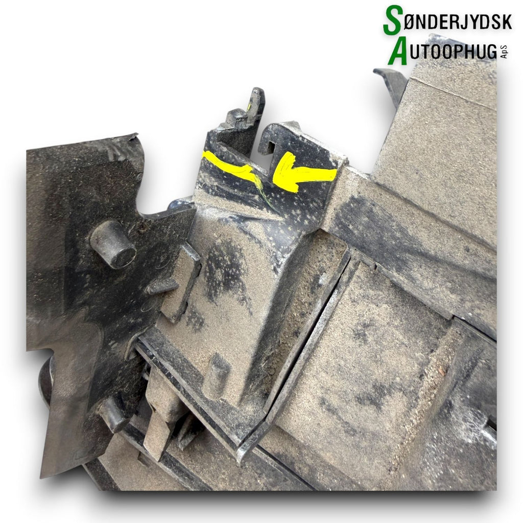Renault Clio 4 Luftindtag For Med OEM Nr. 215592894R Fra Renault Ophugger