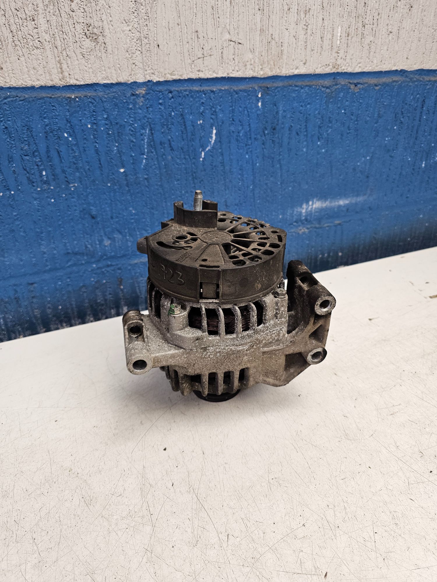 Opel Corsa D Generator Med OEM Nr. 95520013 Fra Opel Ophugger