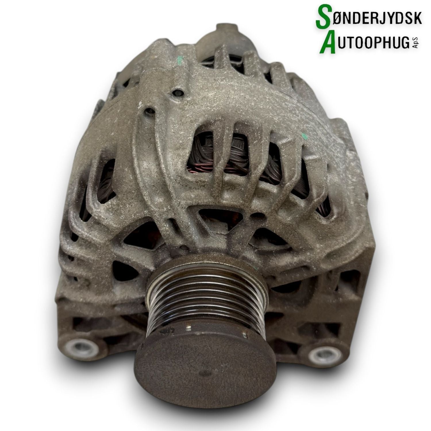 Renault Clio 4 Generator Med OEM Nr. 231000643R Fra Renault Ophugger