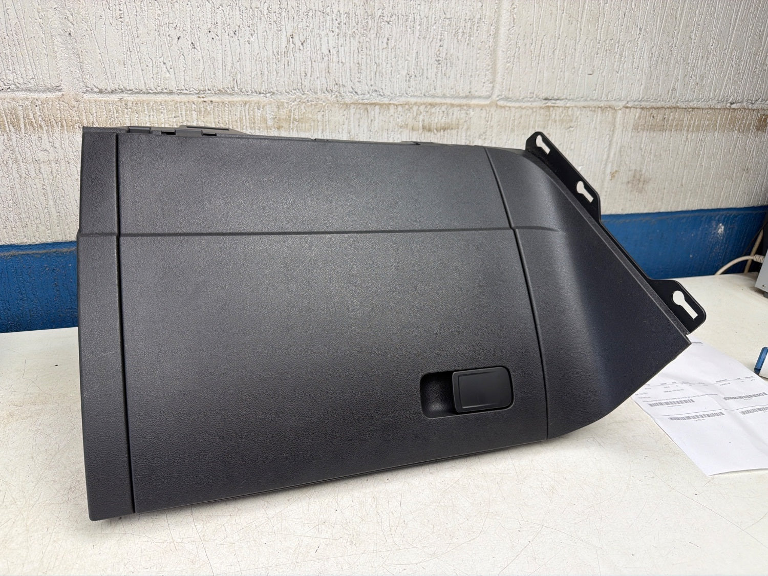 VW Golf Sportsvan Handskerum Med OEM Nr. 517857101K Fra VW Ophugger