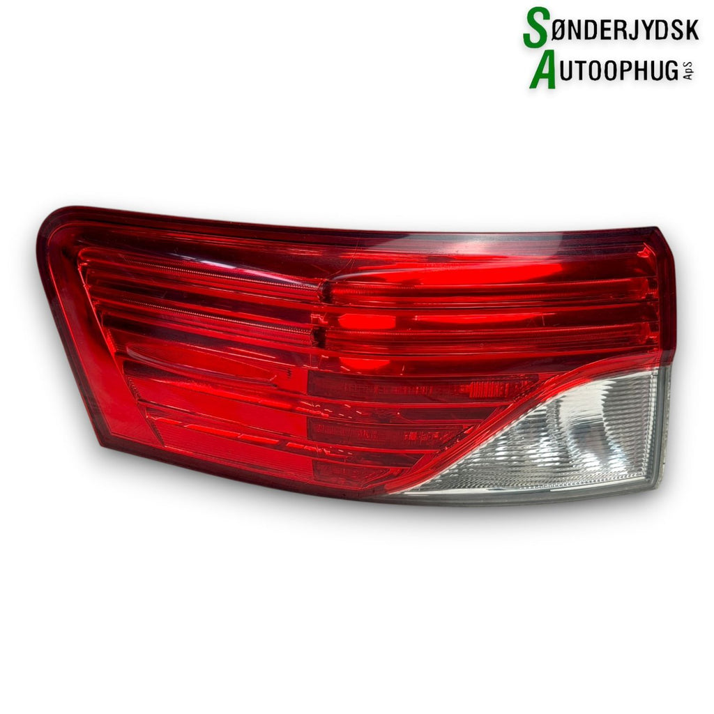 Toyota Avensis Baglygte Med OEM Nr. 8156005290 Fra Toyota Ophugger