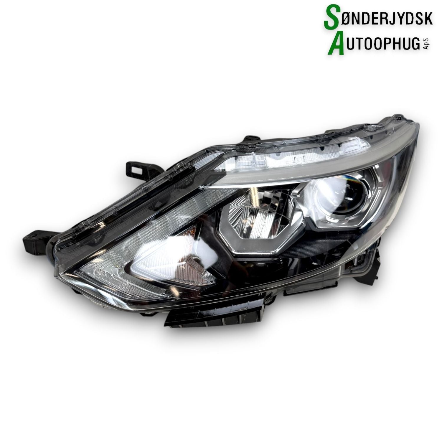 Nissan Qashqai Forlygte Med OEM Nr. 260604EH1B Fra Nissan Ophugger