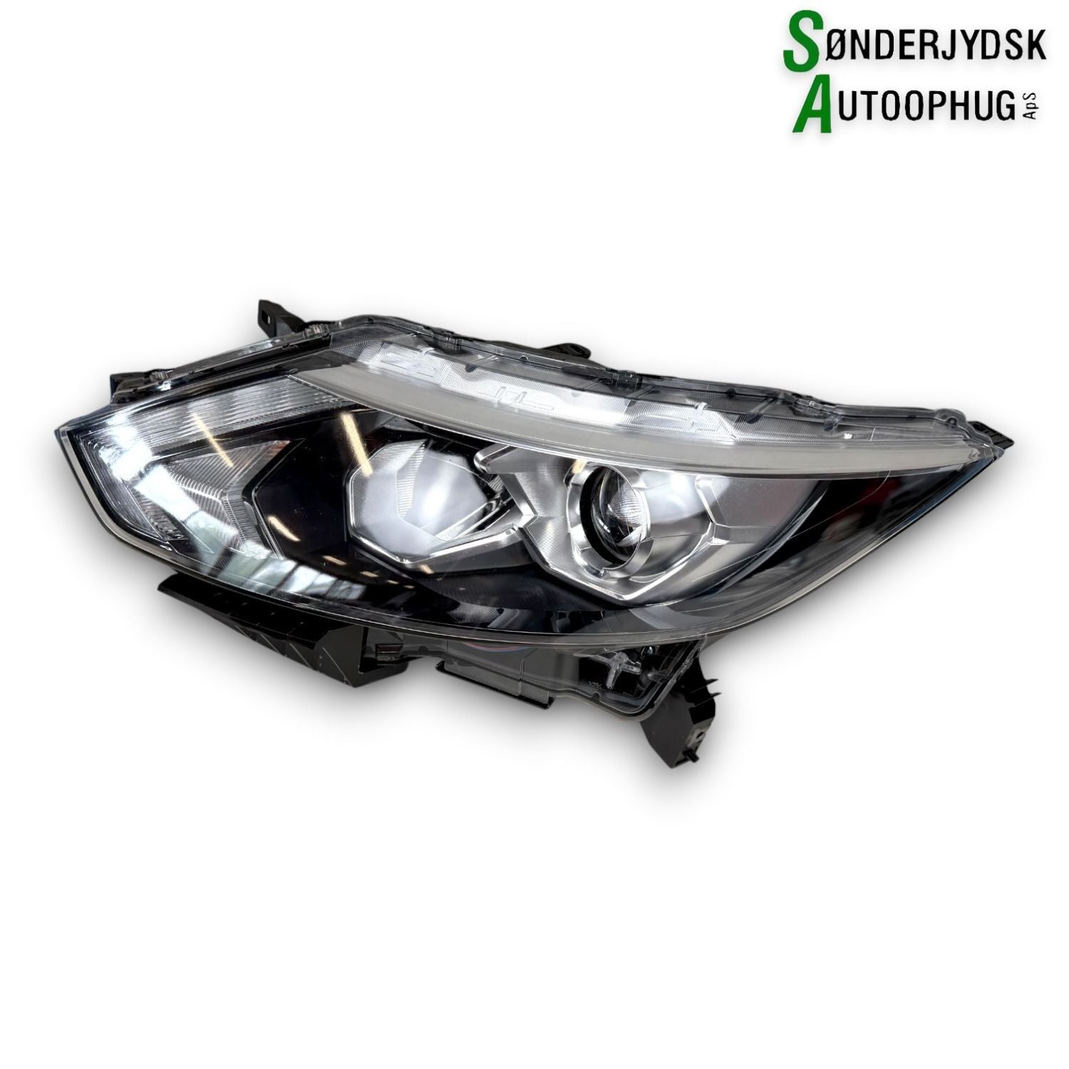 Nissan Qashqai Forlygte Med OEM Nr. 260604EH1B Fra Nissan Ophugger