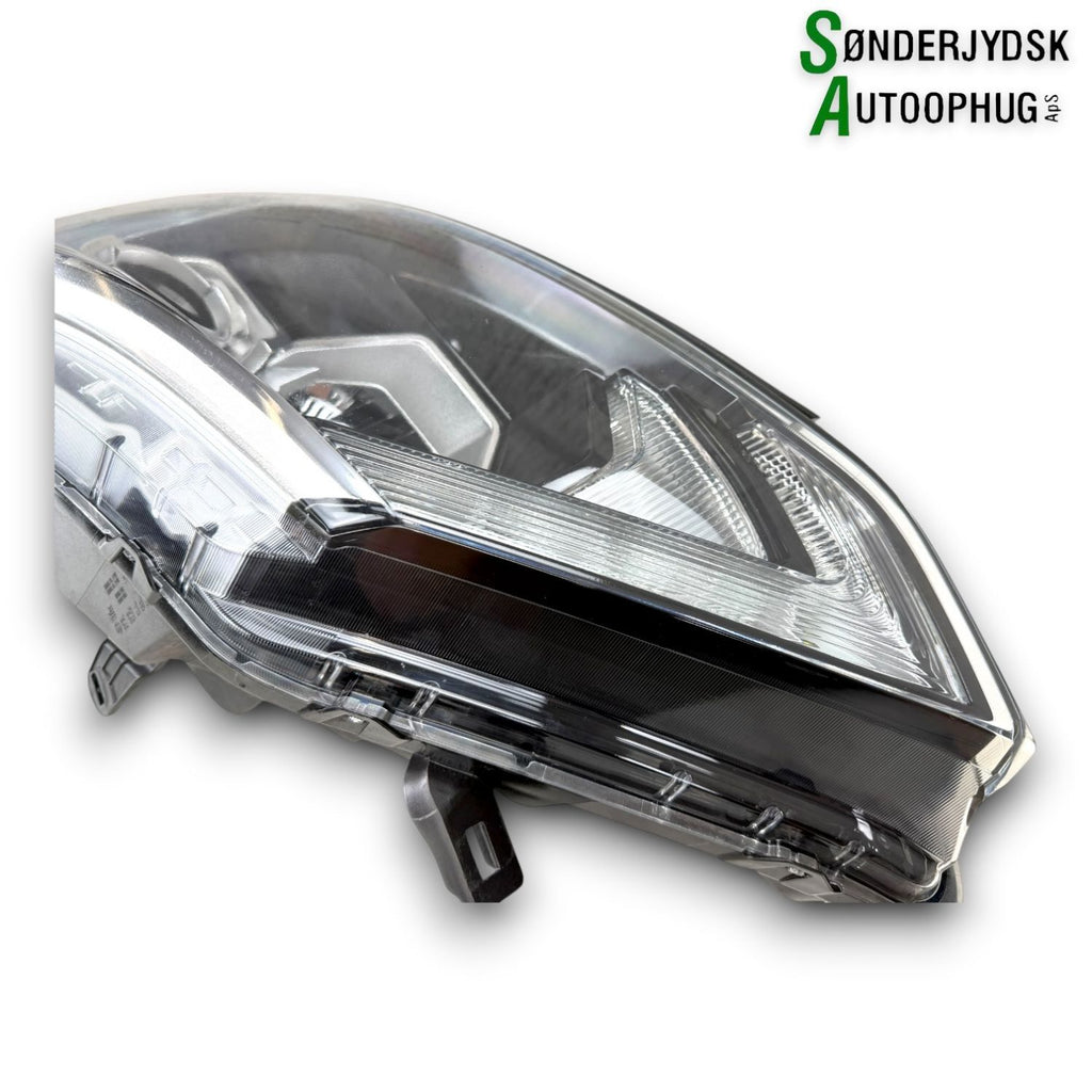 Nissan Qashqai Forlygte Med OEM Nr. 260604EH1B Fra Nissan Ophugger