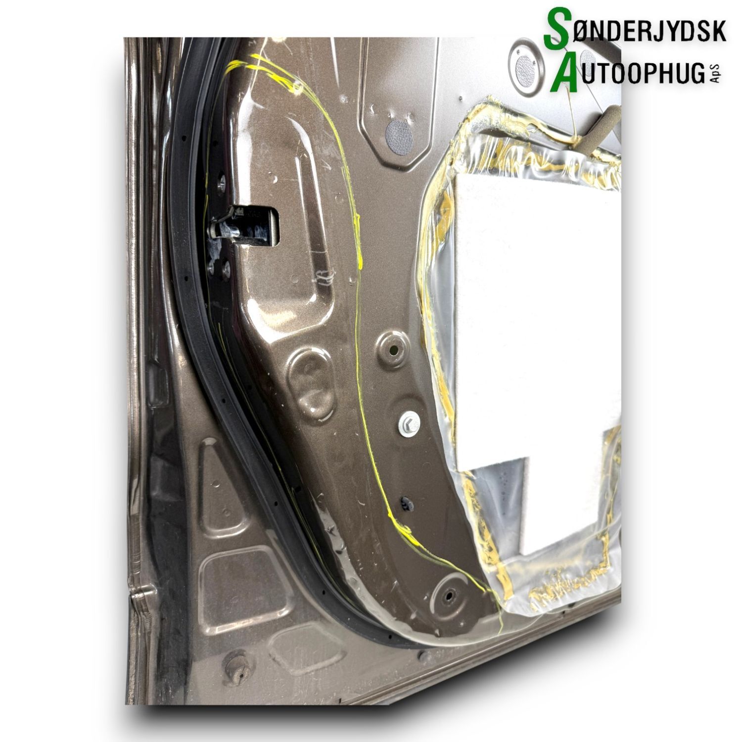 Nissan Qashqai Fordør V Med OEM Nr. H01534EAMA Fra Nissan Ophugger