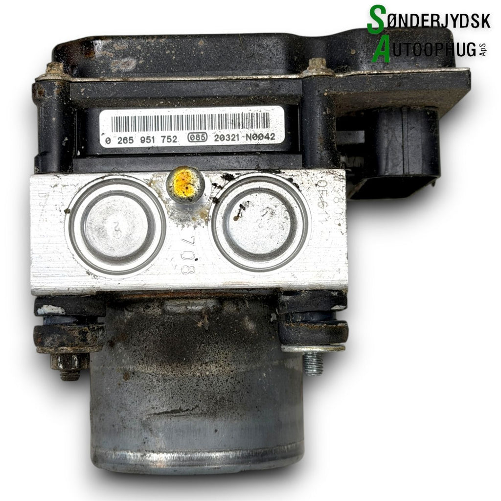 Opel Corsa D ABS Pumpe Med OEM Nr. 13350598 Fra Opel Ophugger