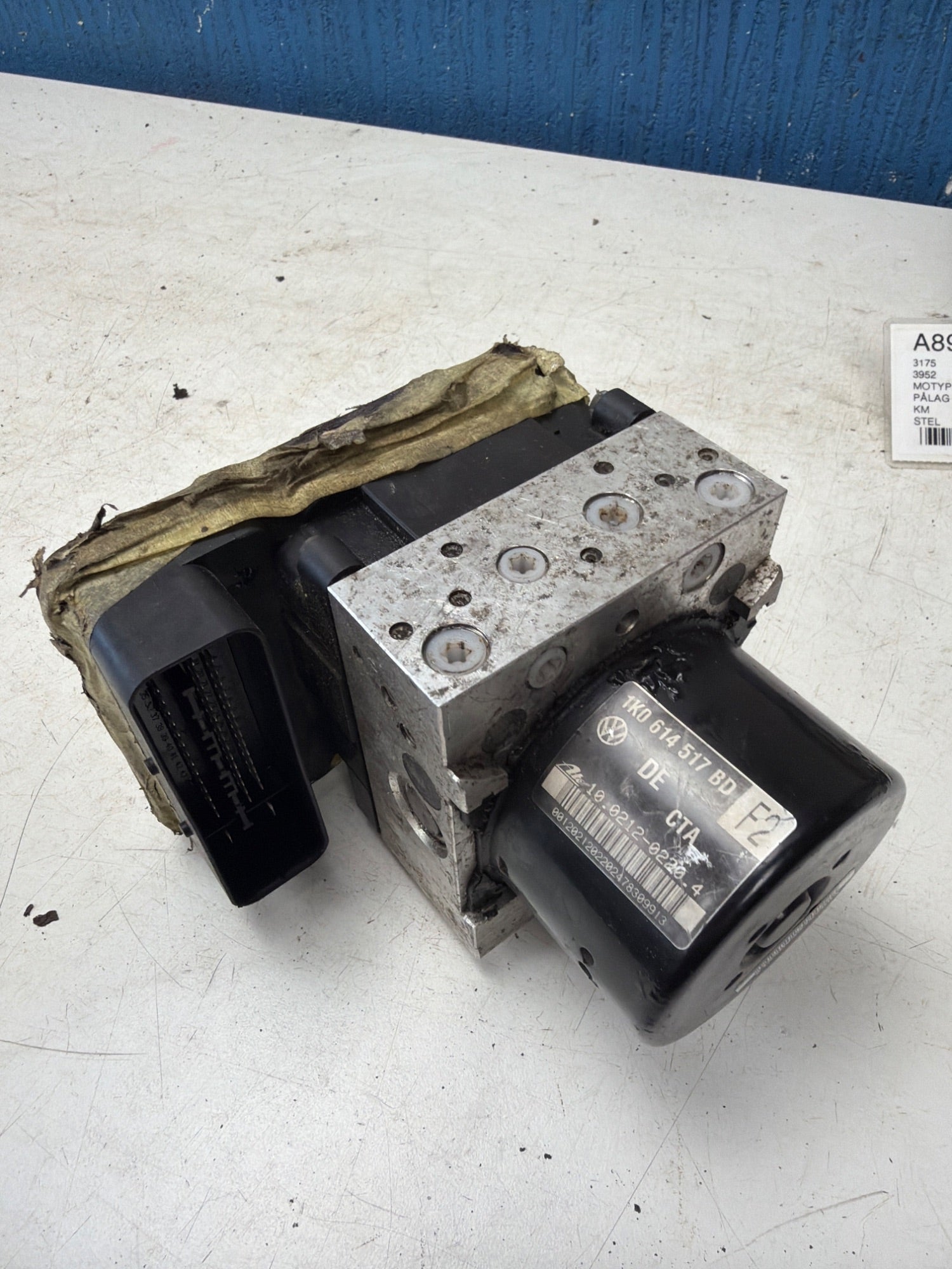 VW Golf 6 1K Retur ABS Pumpe Med OEM Nr. 1K0614517BD Fra VW Ophugger