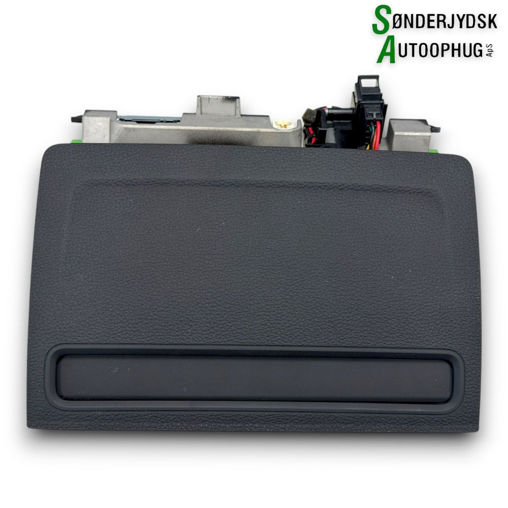 Audi A3 8V Radio, Multi Display Med OEM Nr. 8V0857273M Fra Audi Ophugger