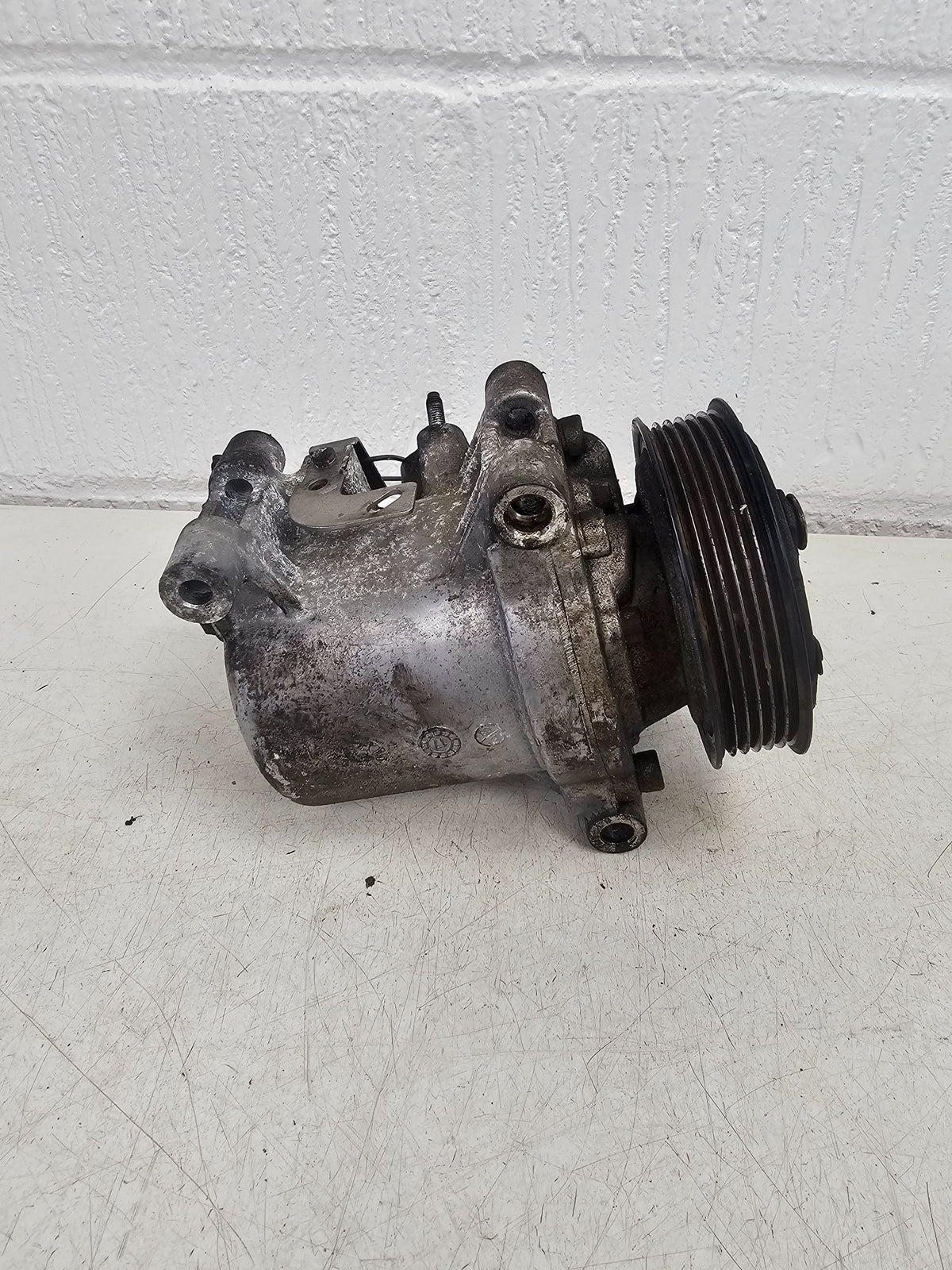 Citroen C3 III Aircondition Pumpe Med OEM Nr. 9808860080 Fra Citroen Ophugger