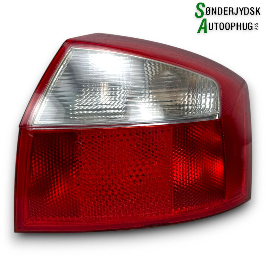Audi A4 Baglygte Med OEM Nr. 8E5945218 Fra Audi Ophugger