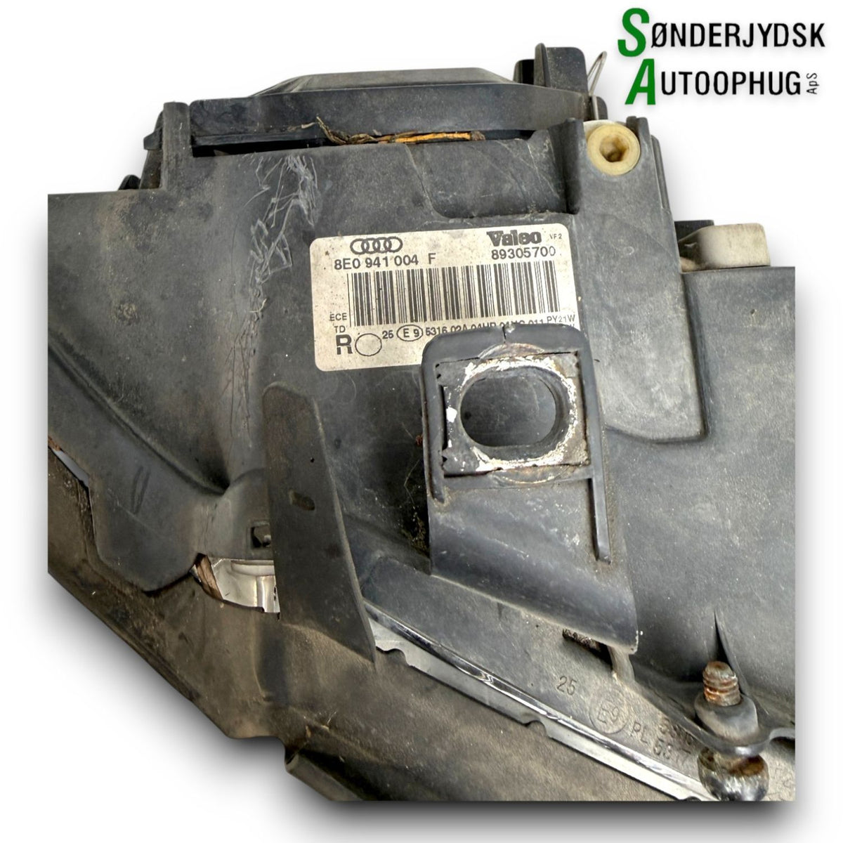 Audi A4 Forlygte Med OEM Nr. 8E0941004F Fra Audi Ophugger