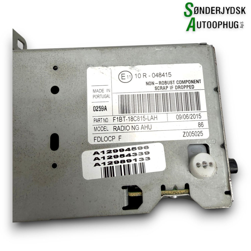 Ford Focus Radio M/Cd Med OEM Nr. 2369102 Fra Ford Ophugger