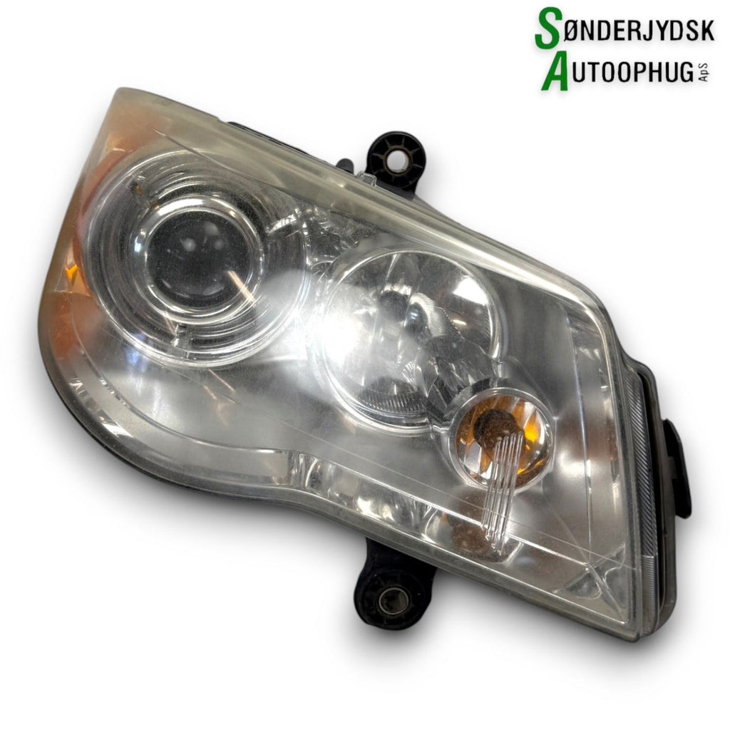Chrysler Voyager Forlygte Med OEM Nr. 5113338AD Fra Chrysler Ophugger