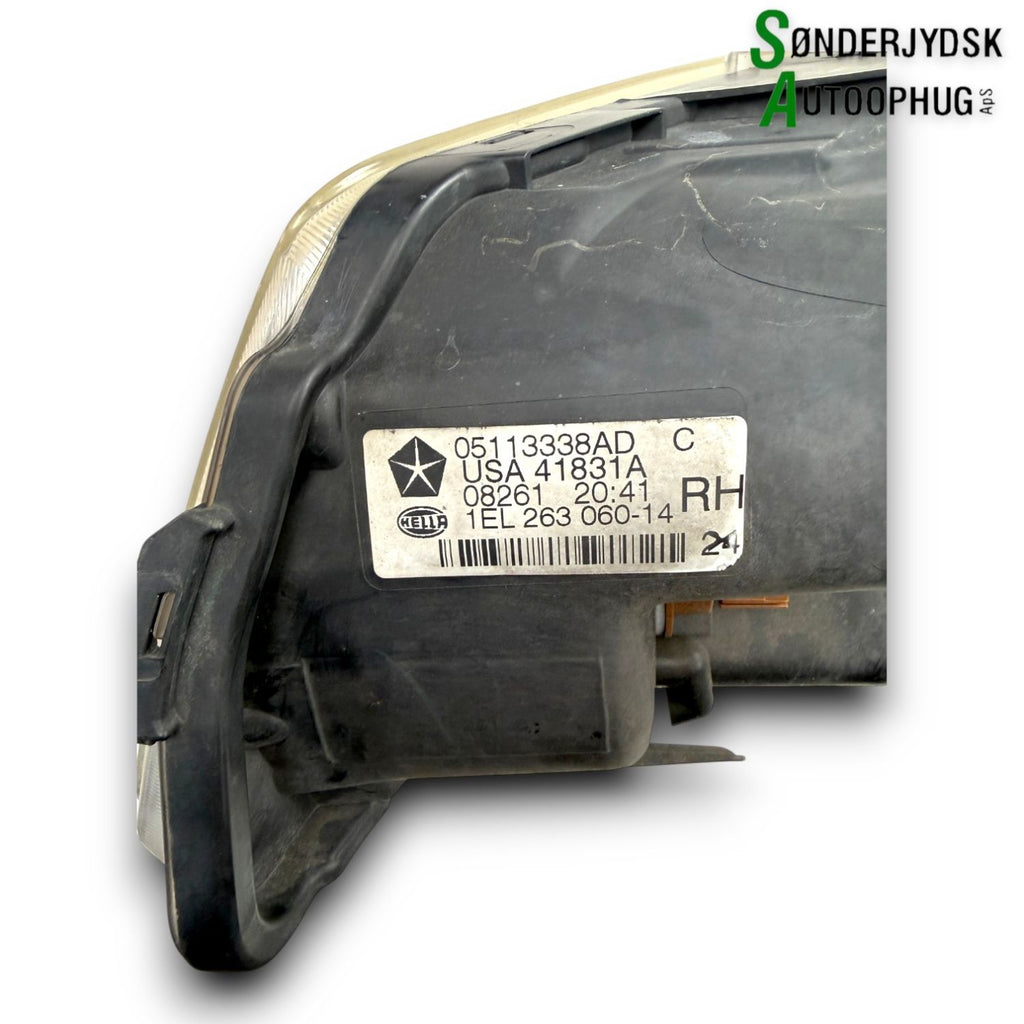 Chrysler Voyager Forlygte Med OEM Nr. 5113338AD Fra Chrysler Ophugger