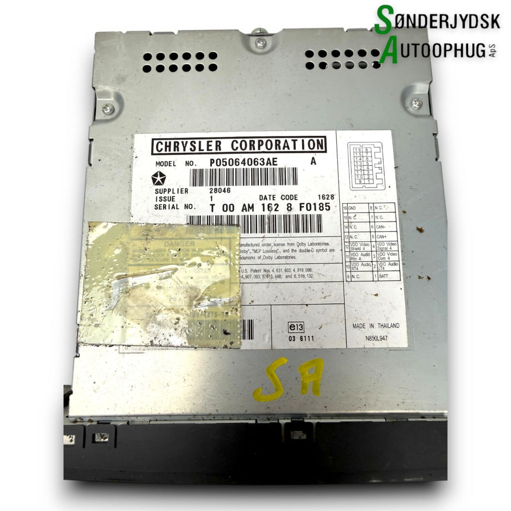 Chrysler Voyager Radio M/Cd Med OEM Nr. 5064063AD Fra Chrysler Ophugger