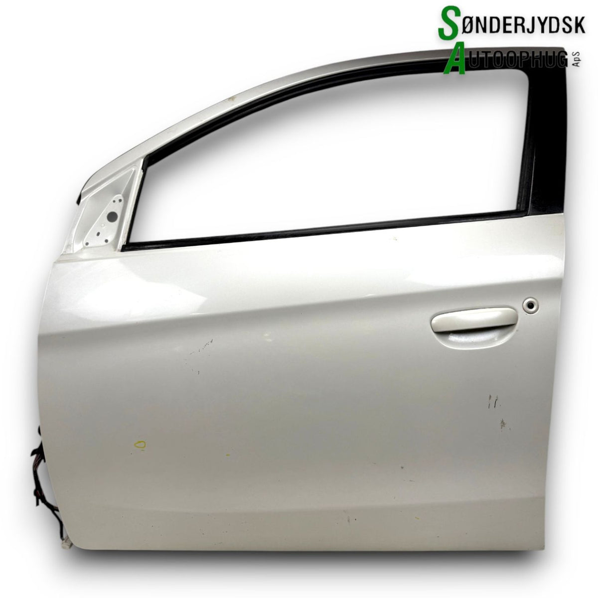Mitsubishi Space Star Fordør V Med OEM Nr. 5700B495 Fra Mitsubishi Ophugger