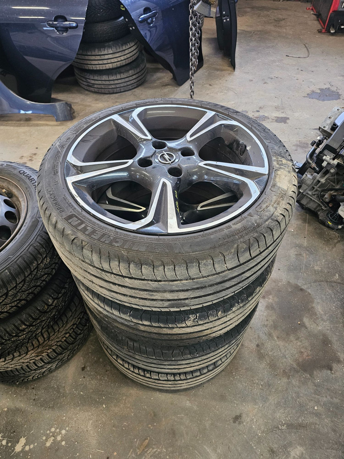 Opel Corsa F Fælge M/Sommerdæk Med OEM Nr. 9832281680 Fra Opel Ophugger