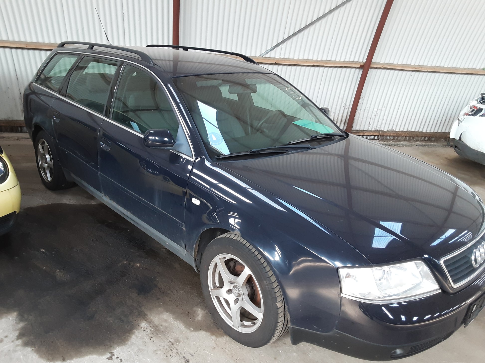 Audi A6 4B Pluk-Selv-Bil Med OEM Nr. Ophugger Fra Audi Ophugger