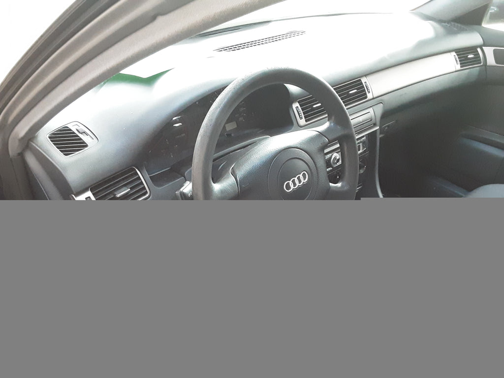 Audi A6 Pluk-Selv-Bil Med OEM Nr. Ophugger Fra Audi Ophugger