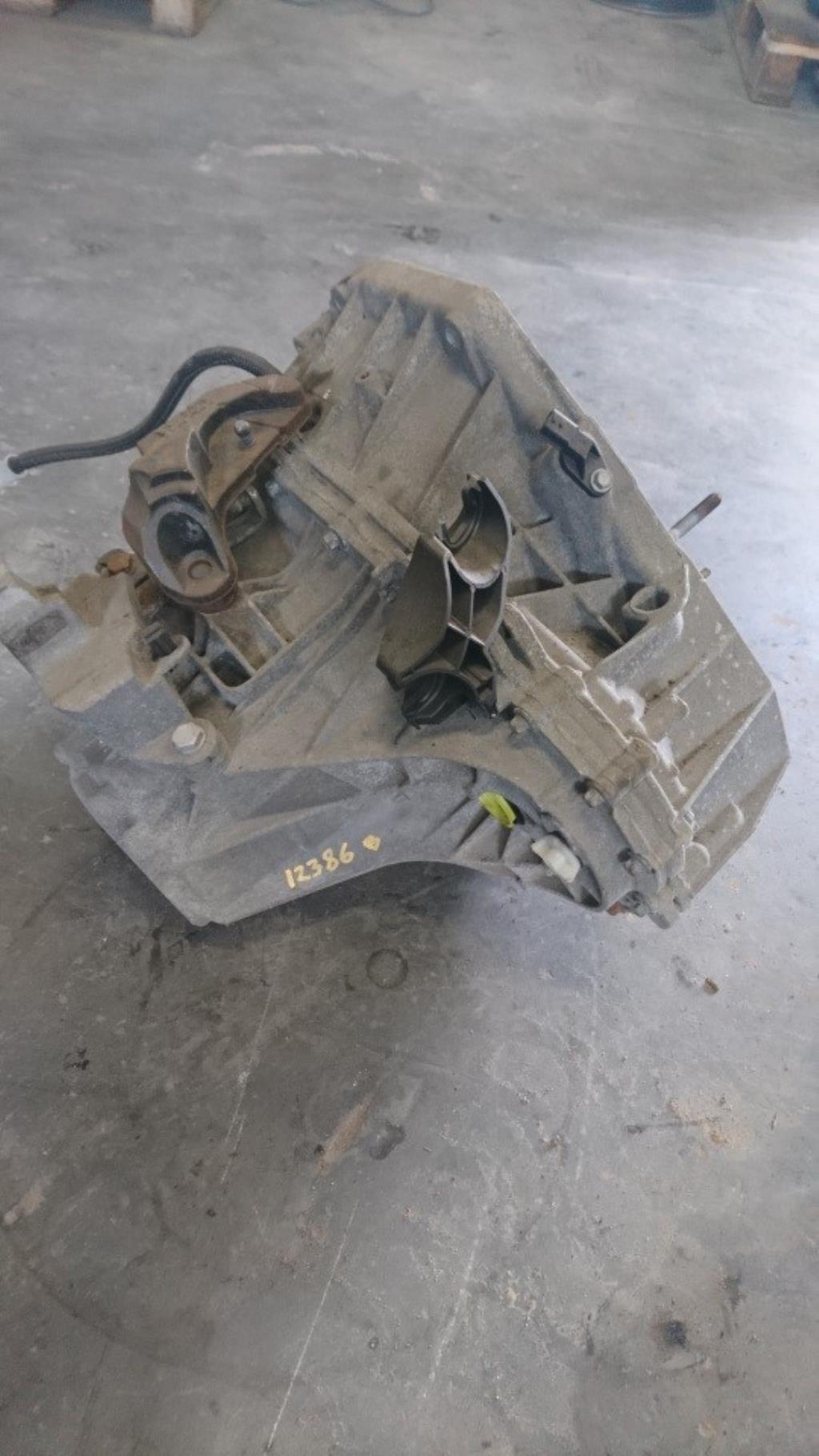Renault Megane 3 Gearkasse 6 Trin Med OEM Nr. TL4056 Fra Renault Ophugger