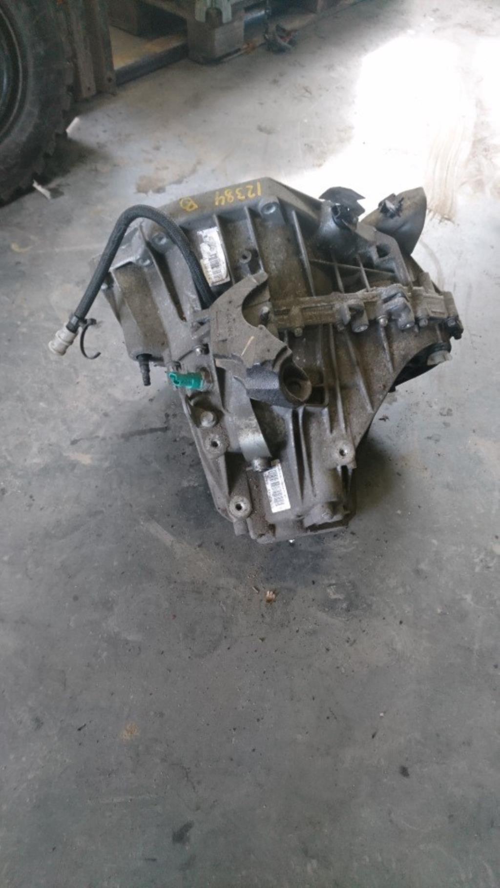 Renault Megane 3 Gearkasse 6 Trin Med OEM Nr. TL4056 Fra Renault Ophugger
