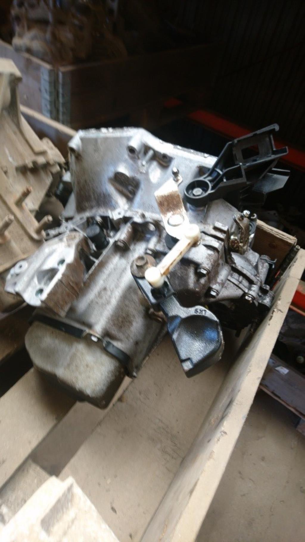 Peugeot 208 Gearkasse 5 Trin Med OEM Nr. 20CR03 Fra Peugeot Ophugger