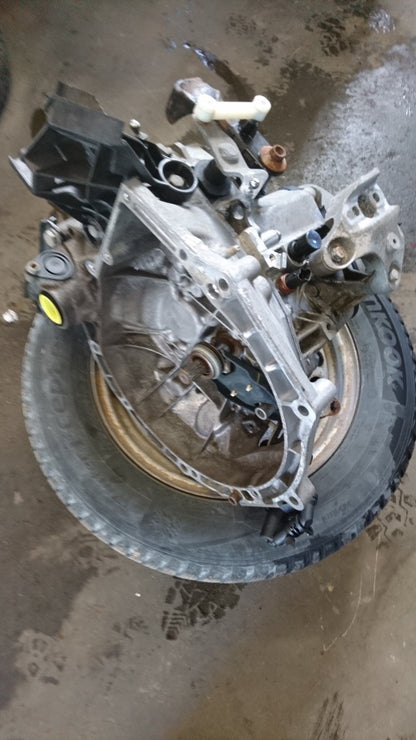 Peugeot 208 Gearkasse 5 Trin Med OEM Nr. 20CR02 Fra Peugeot Ophugger