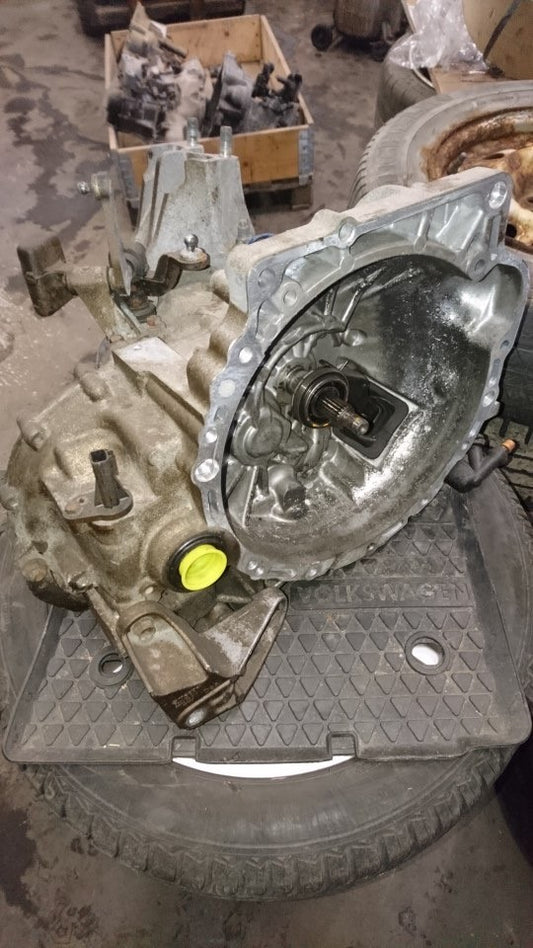 Mazda 2 DE Gearkasse 5 Trin Med OEM Nr. Ophugger Fra Mazda Ophugger