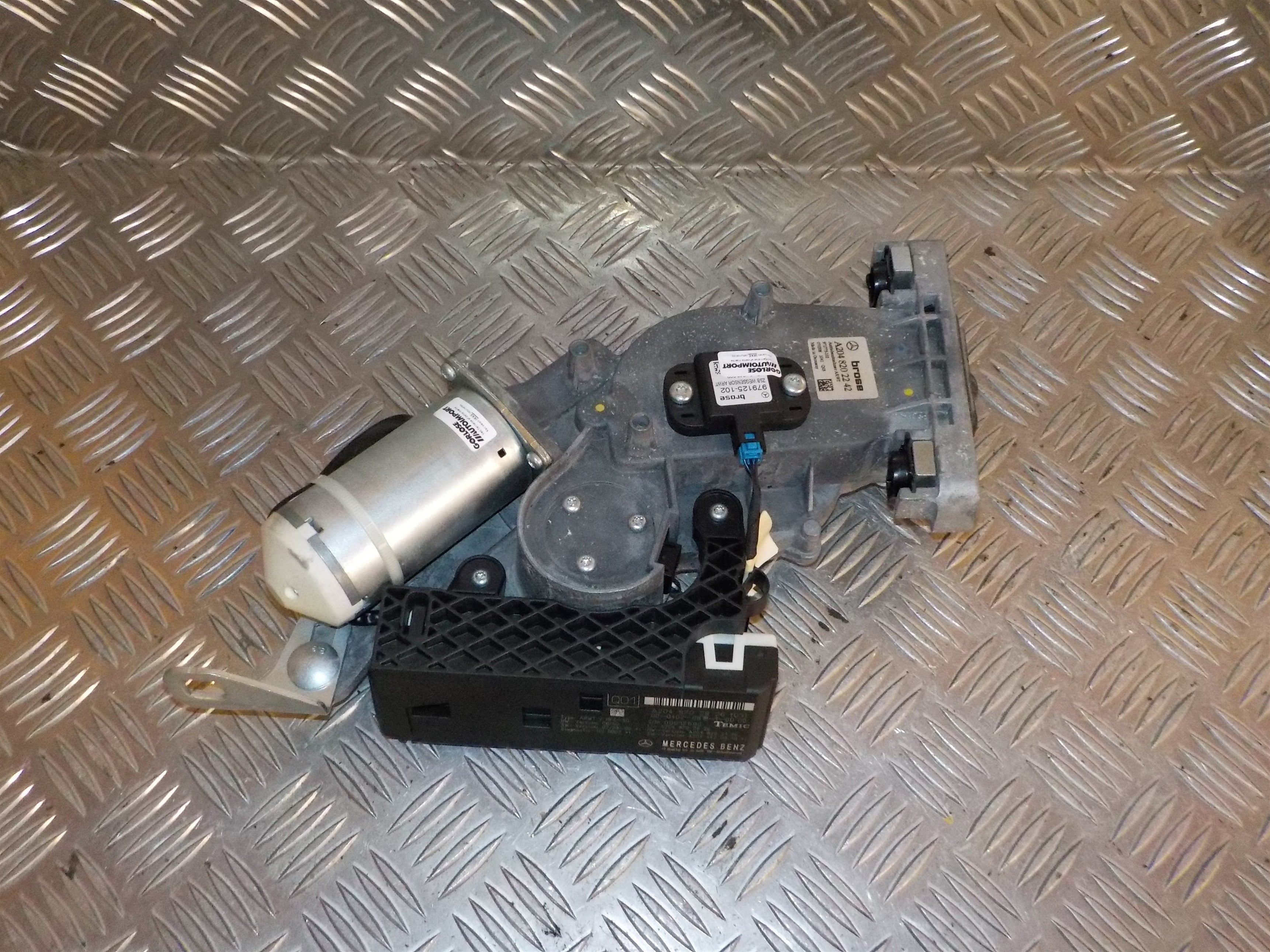 Mercedes C W204 Relæ Diverse Med OEM Nr. A2048202242 Fra Mercedes Ophugger