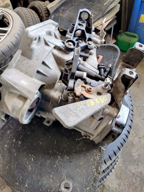 Skoda Fabia Gearkasse 5 Trin Med OEM Nr. 02R300041G Fra Skoda Ophugger