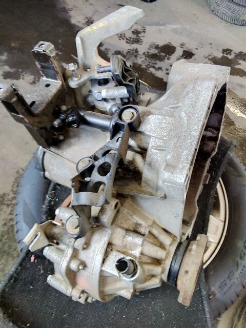 Skoda Fabia Gearkasse 5 Trin Med OEM Nr. 02R300041G Fra Skoda Ophugger