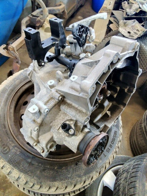 Skoda Rapid Gearkasse 6 Trin Med OEM Nr. 02U300050J Fra Skoda Ophugger