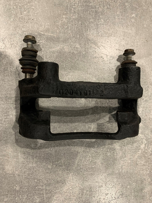 Ford Mondeo 3 Bremseåg Med OEM Nr. 1521798 Fra Ford Ophugger