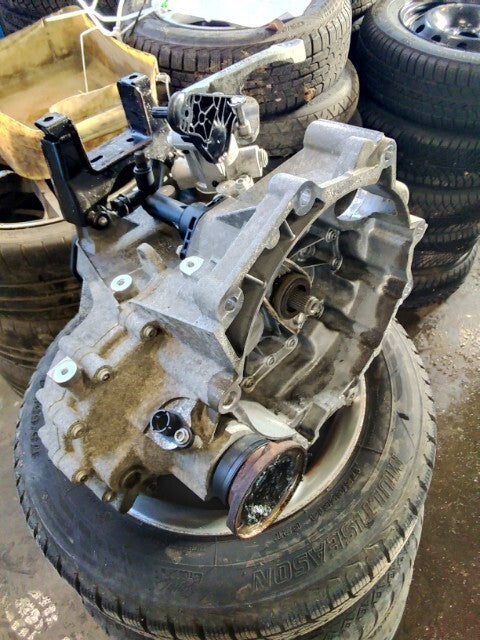 VW Polo 6R Gearkasse 5 Trin Med OEM Nr. 02T300058C Fra VW Ophugger