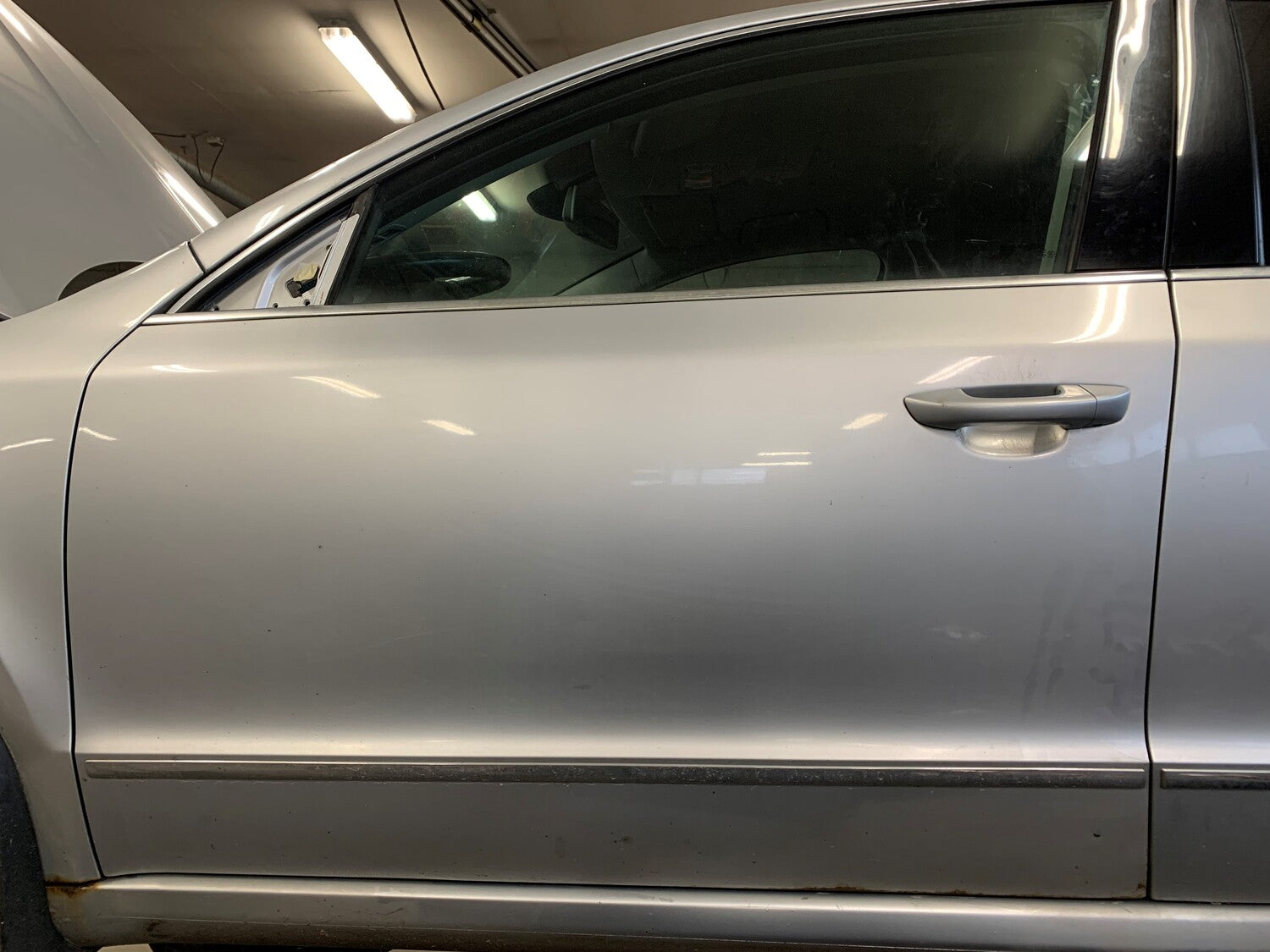 Skoda Superb Fordør V Med OEM Nr. 3T0831055 Fra Skoda Ophugger