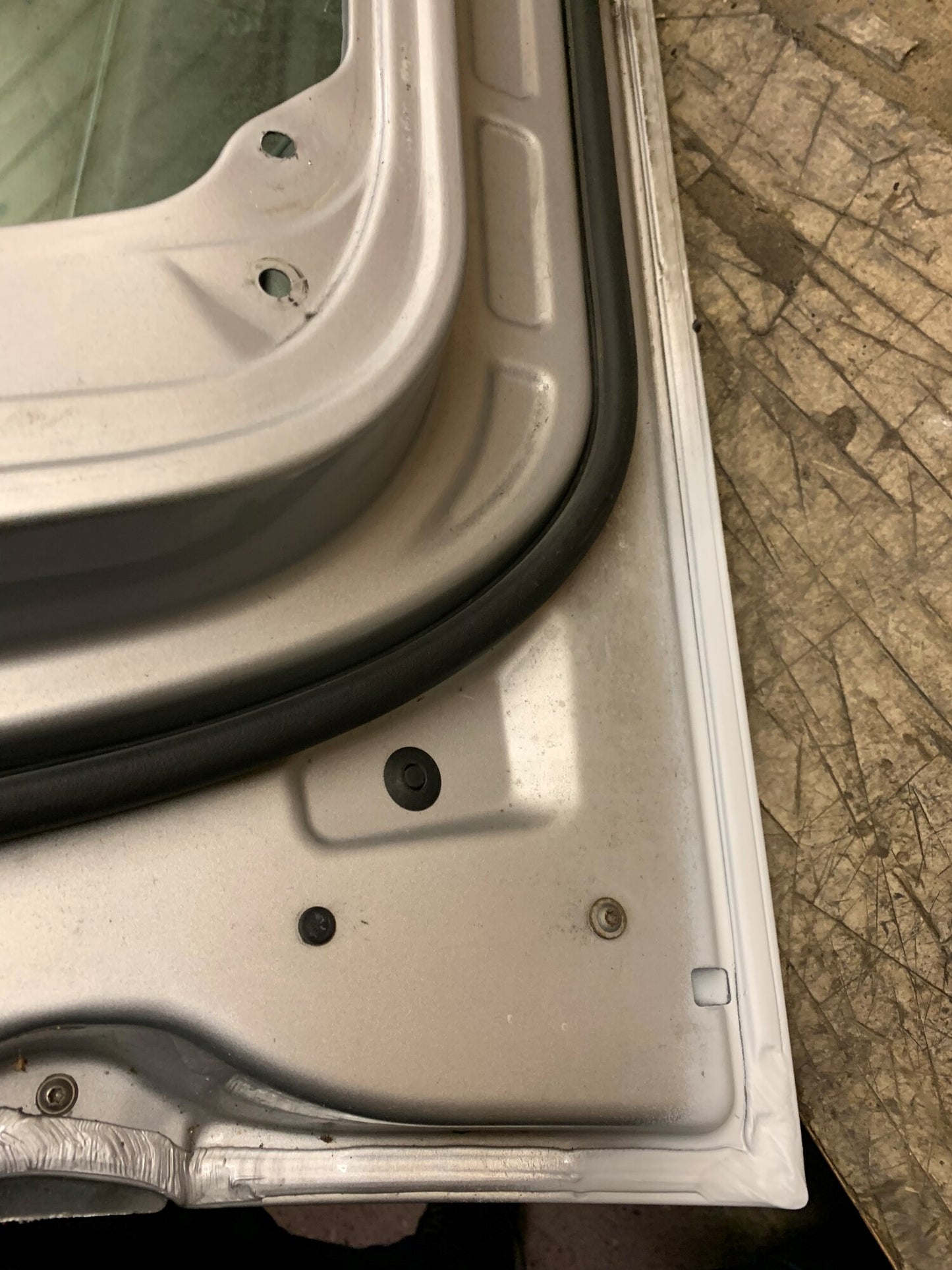 Mercedes B W245 Bagdør V Med OEM Nr. 1697301305 Fra Mercedes Ophugger