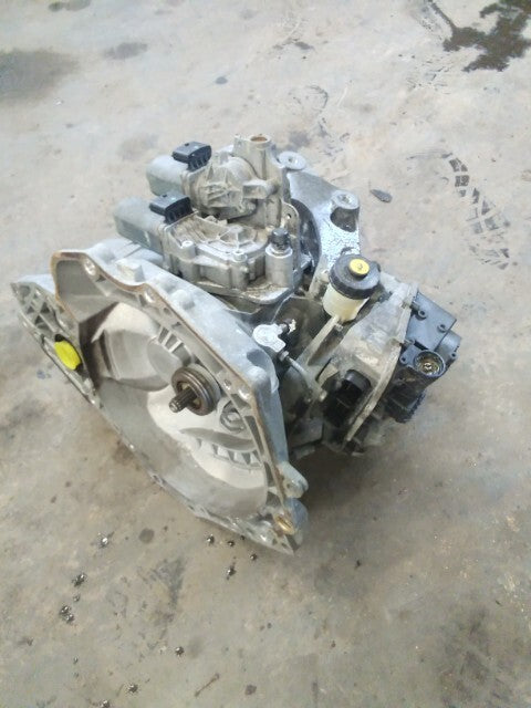 Opel Corsa D Gearkasse 5 Trin Med OEM Nr. 55562882 Fra Opel Ophugger