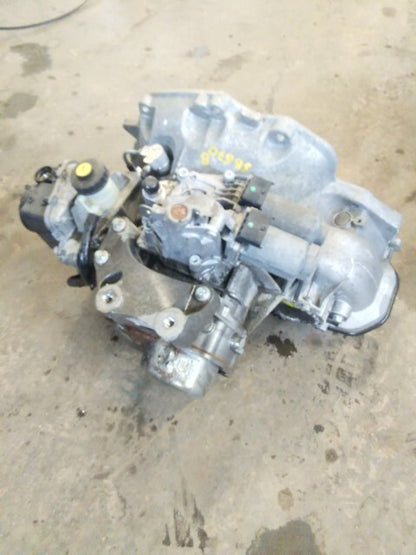 Opel Corsa D Gearkasse 5 Trin Med OEM Nr. 55562882 Fra Opel Ophugger