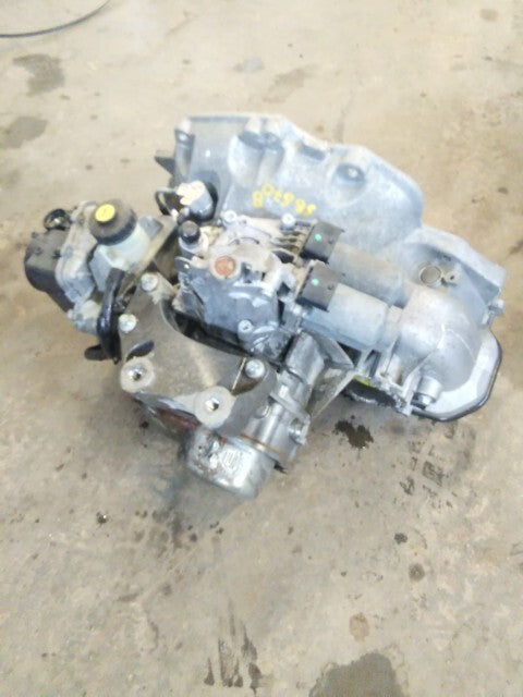 Opel Corsa D Gearkasse 5 Trin Med OEM Nr. 55562882 Fra Opel Ophugger