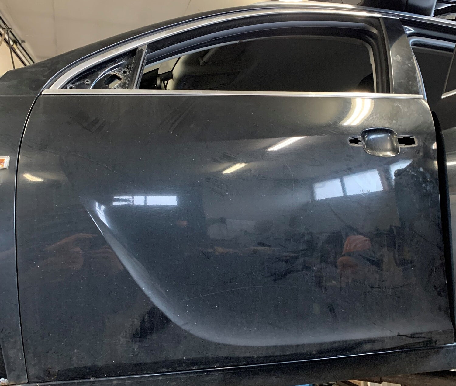 Opel Insignia A Fordør V Med OEM Nr. 39062233 Fra Opel Ophugger